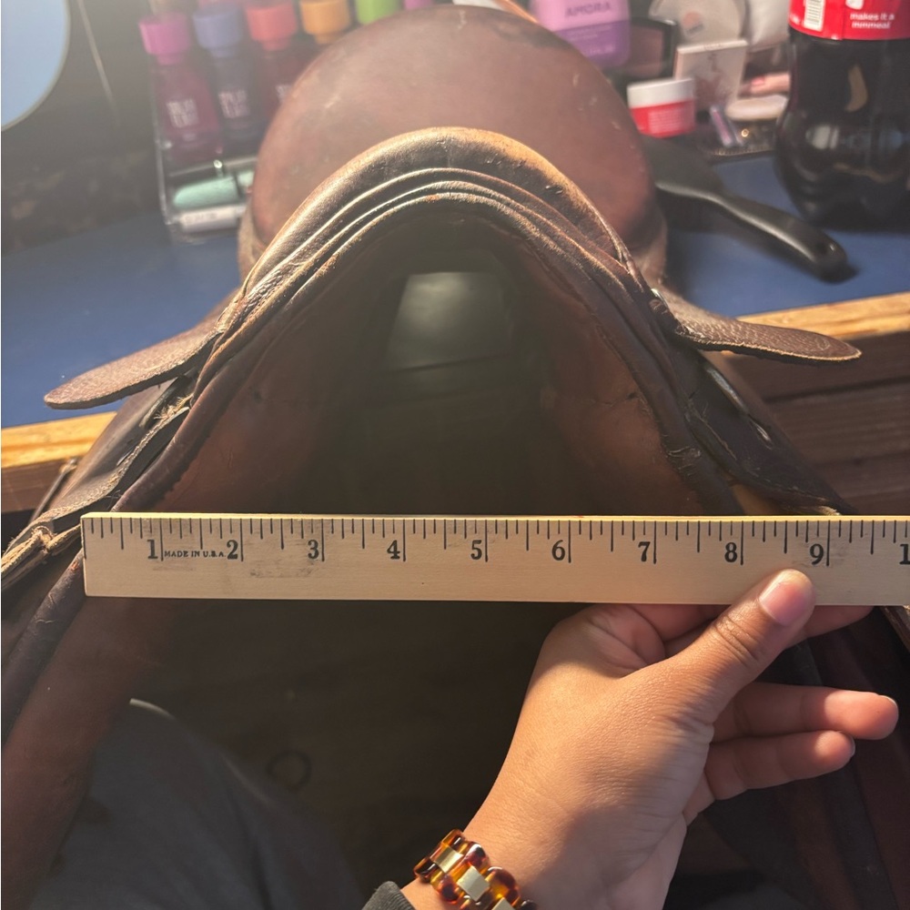 Brown Leather Horse Saddle - Picture 5 of 5